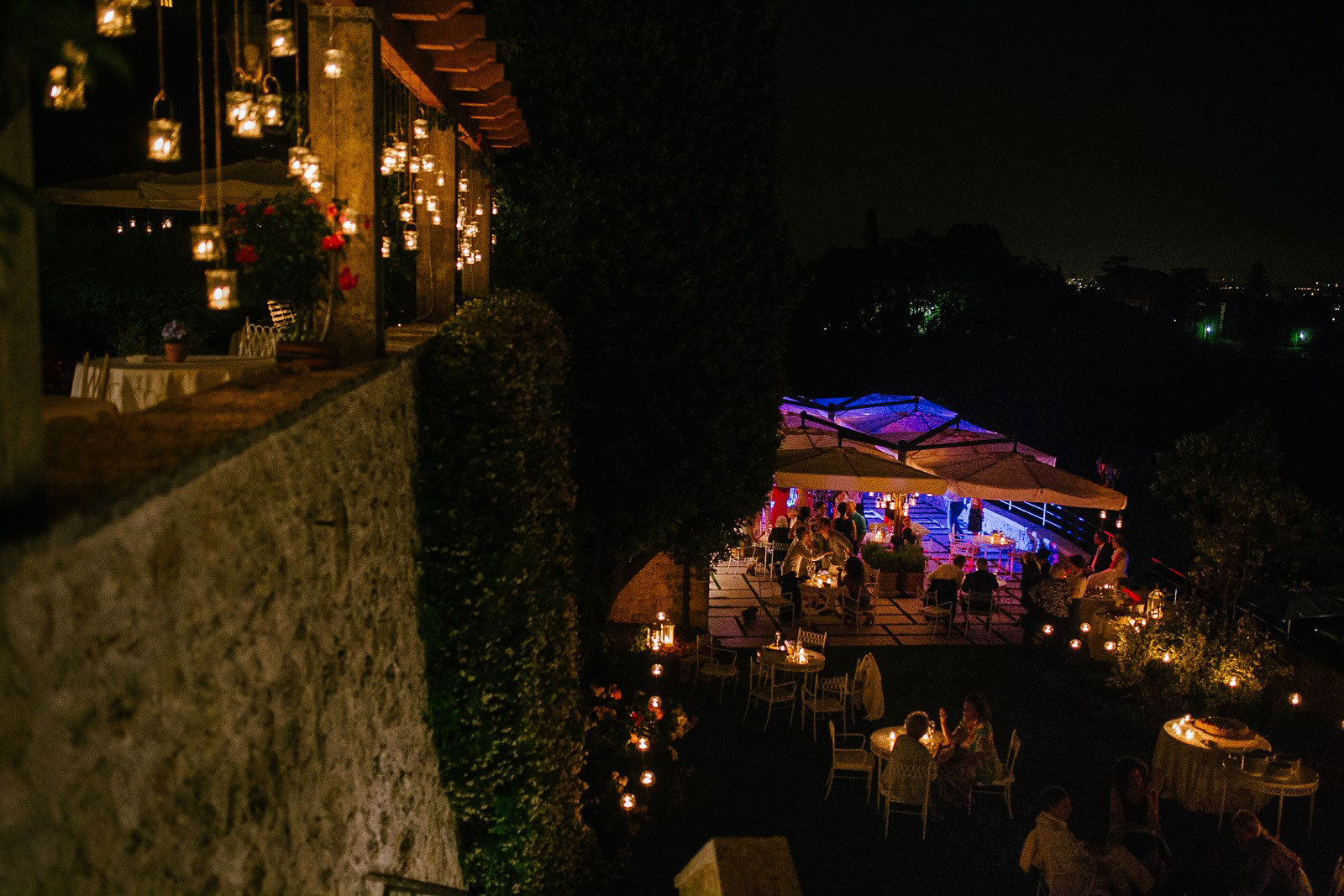 Wedding with lights in the evening at Villa Cipriani