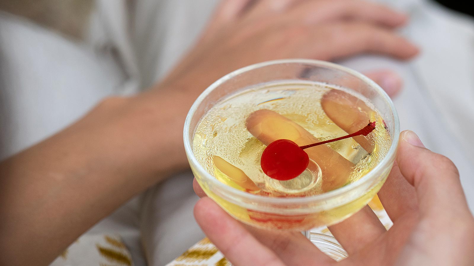 Détail d'un cocktail préparé à l'American Bar